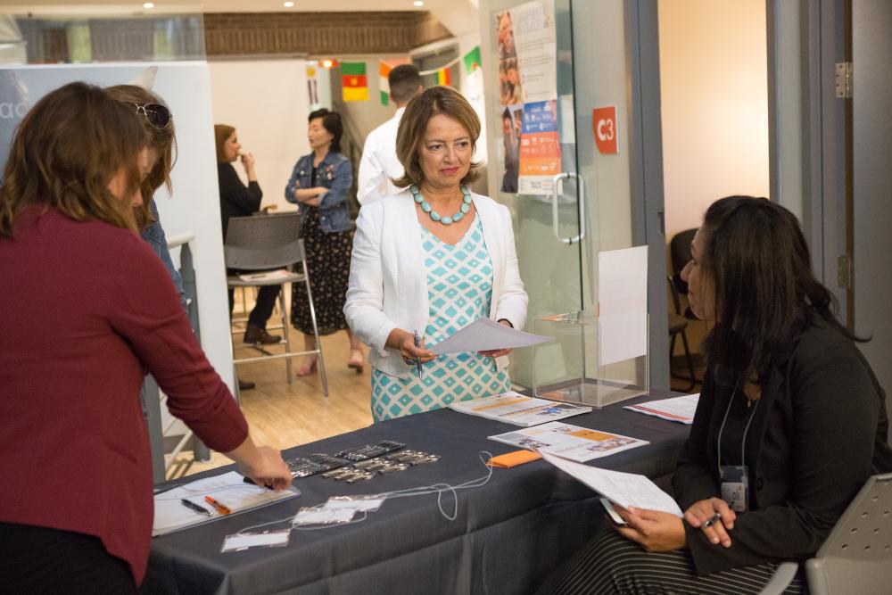 HX5B2438 « Communiquer sa couleur » conférence