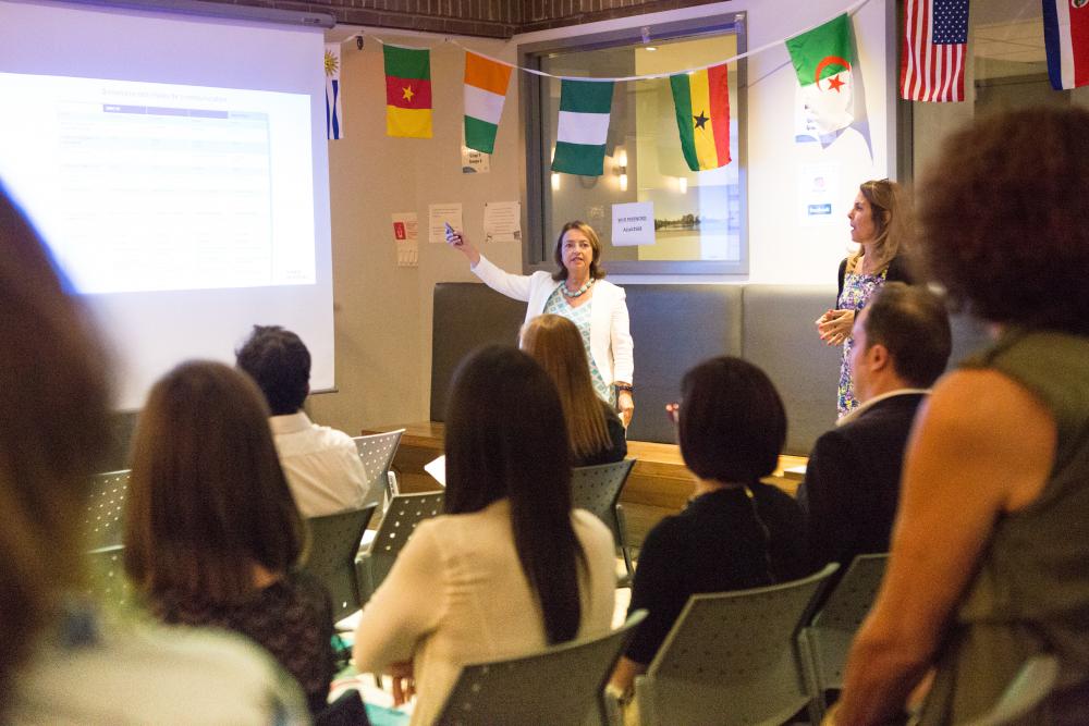 HX5B2704 « Communiquer sa couleur » conférence